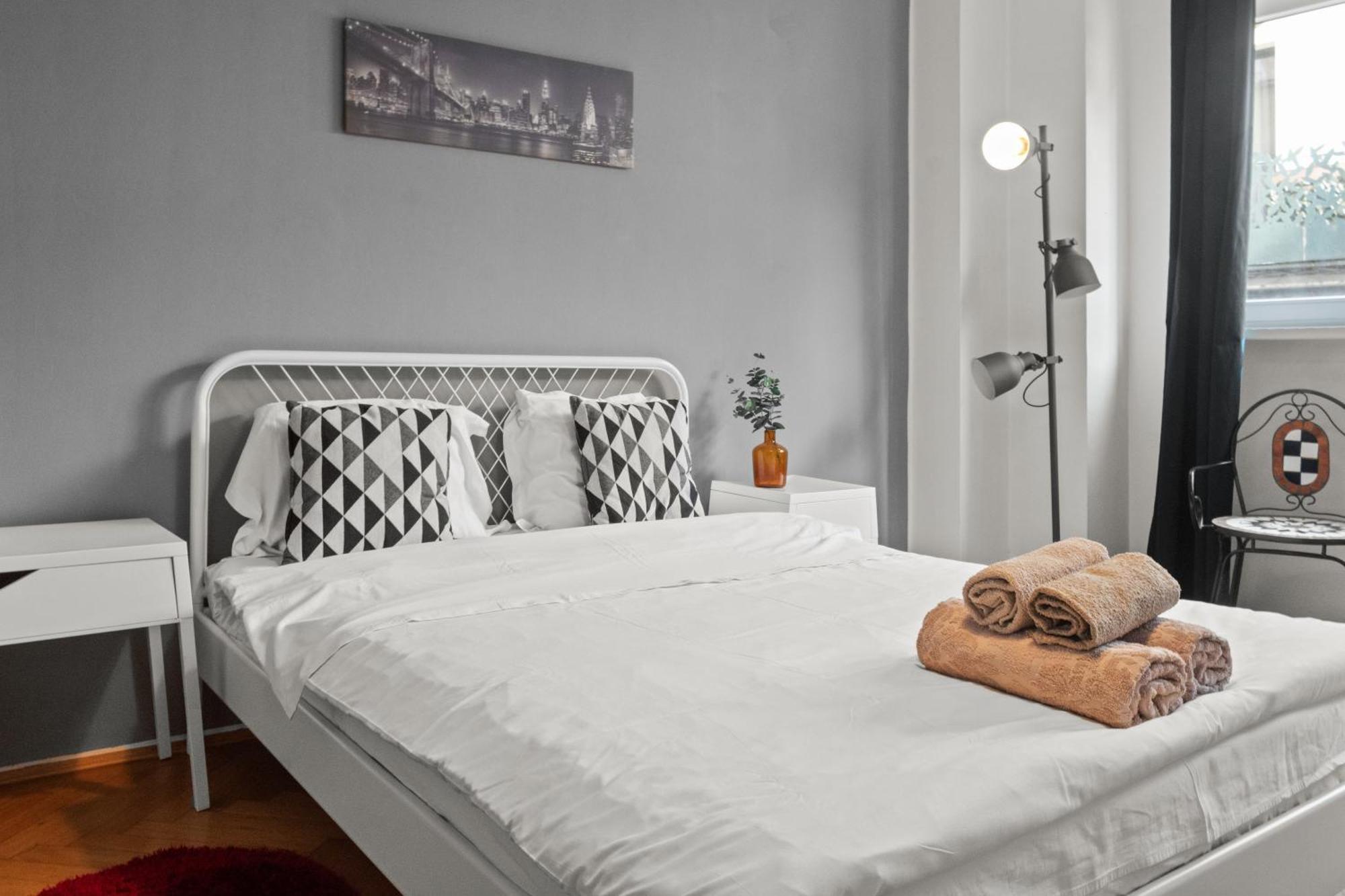 Апартаменты Old Town Studio 23B Бухарест Экстерьер фото